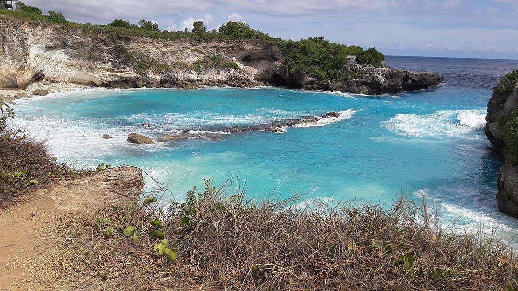 Pulau Lembongan, satu tempat wisata terbaik di Bali buat bulan madu.
