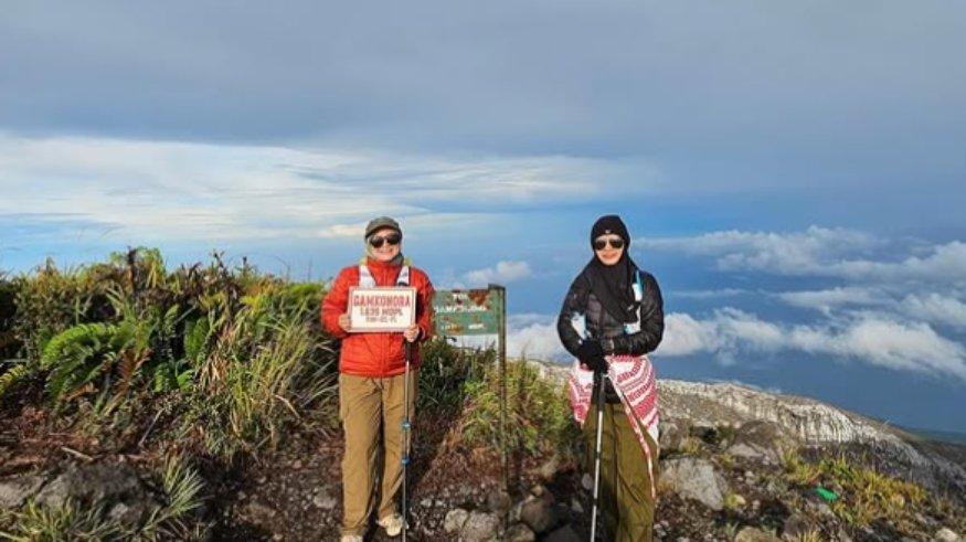 Puncak Gunung Gamnokora.
