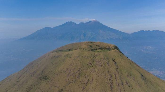 Puncak Gunung Penanggungan, Mojokerto, Jawa Timur.
