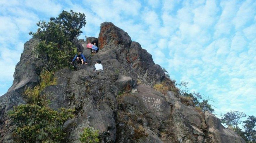 Puncak Rajawali Gunung Sumbing.