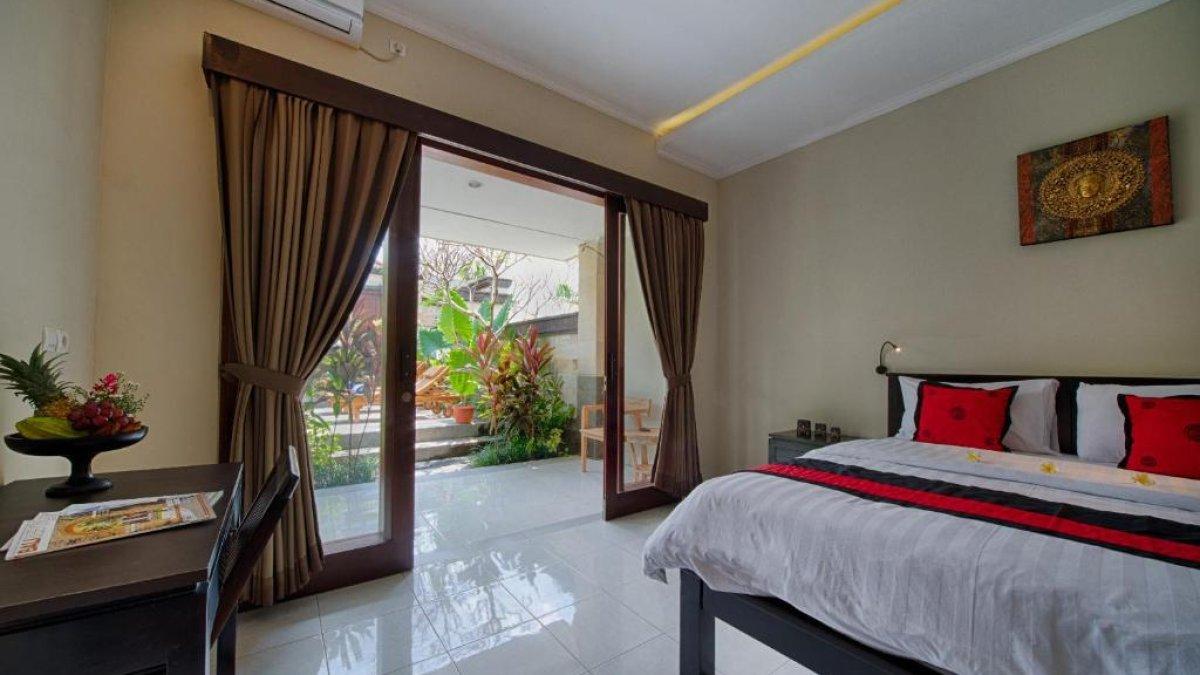 Puri Canggu Villas and Rooms, satu hotel bintang 4 di Canggu Bali yang memiliki fasilitas kolam renang dengan tarif inap mulai Rp 300 ribuan.