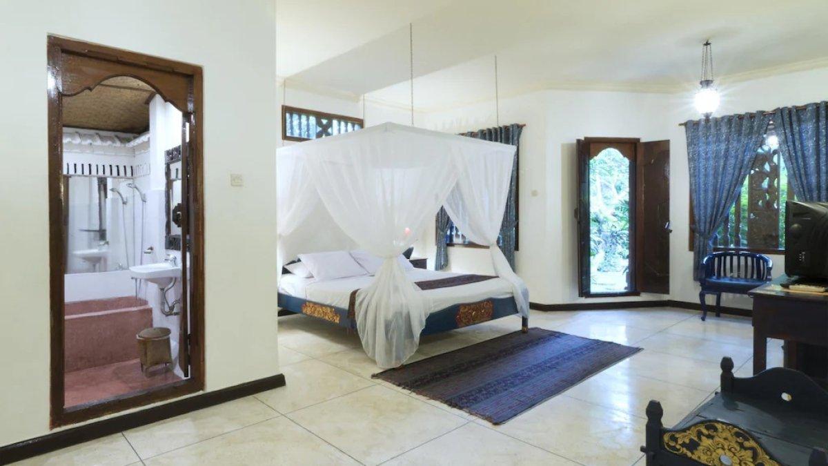 Puri Cendana Resort Bali, satu hotel bintang 3 dekat Pantai Seminyak Bali mulai Rp 200 ribuan.