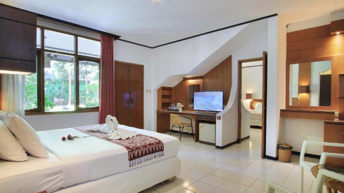 Puri Naga Seaside Cottage, satu hotel bintang 4 dekat Pantai Seminyak Bali.