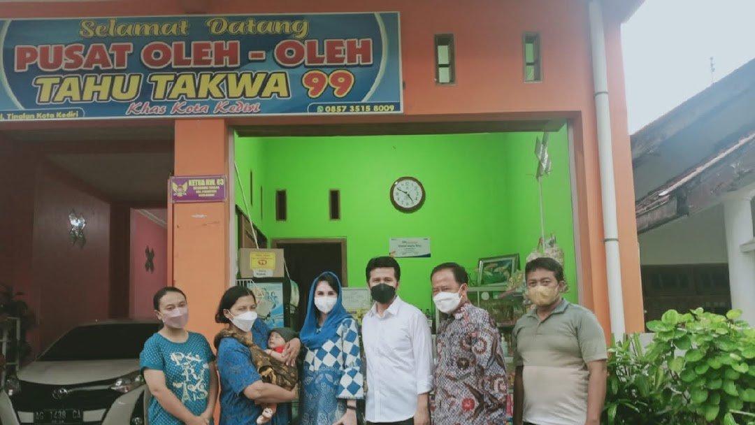 Pusat Oleh-Oleh Khas Kediri 99 tempat berburu oleh-oleh lengkap dan murah.