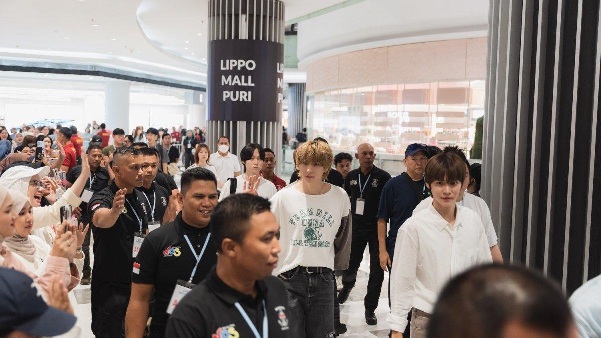 RIIZE dalam peluncuran Brand K-Beauty UIQ di Lippo Mall Jakarta.