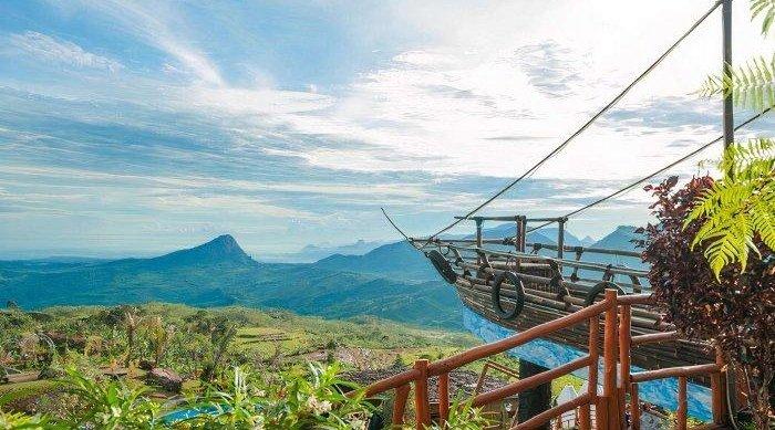Ranggon Hills, tempat wisata alam di Bogor, Jawa Barat yang letaknya berada di dalam kawasan Taman Nasional Gunung Halimun Salak (TNGHS).