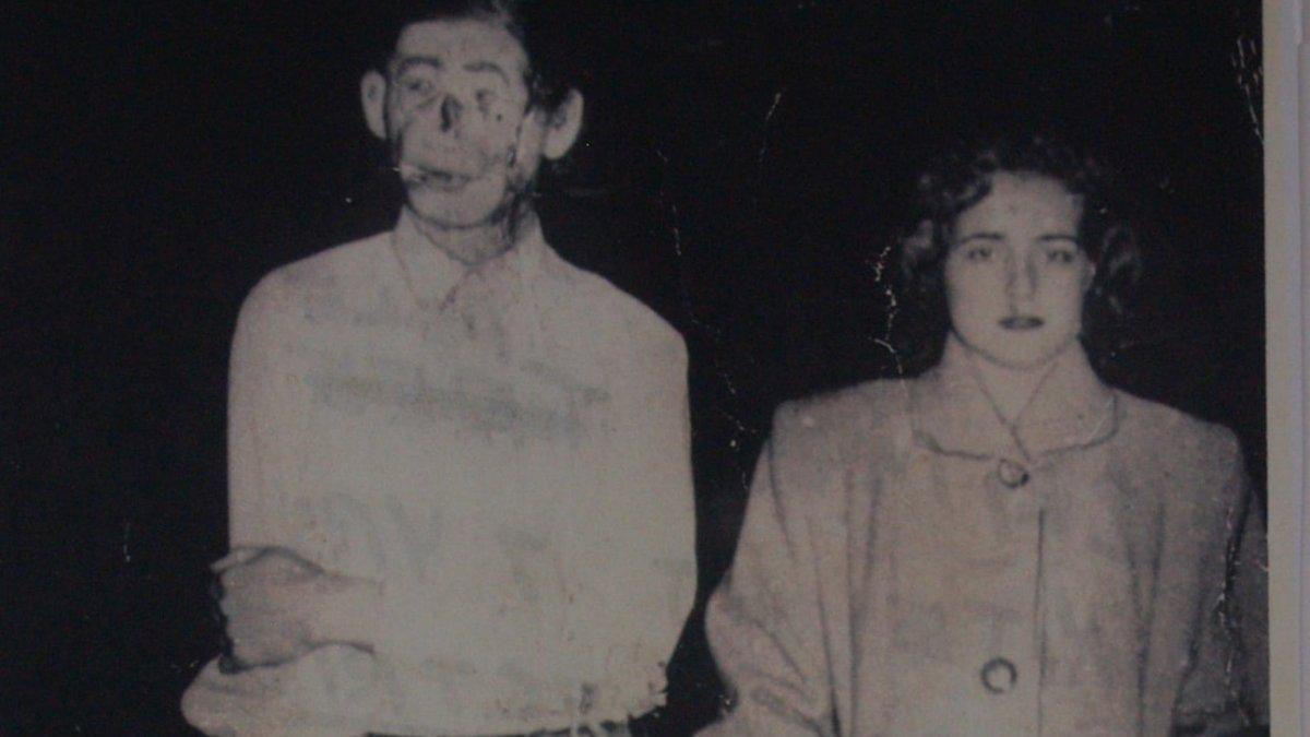 Raymond Theodore Robinson, seorang pria yang dianggap hantu dan urban legend.