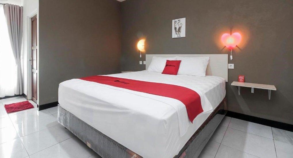 RedDoorz At Jalan Bukit Keminting, satu hotel murah di Palangkaraya Kalimantan Tengah dengan tarif inap Rp 100 ribuan.