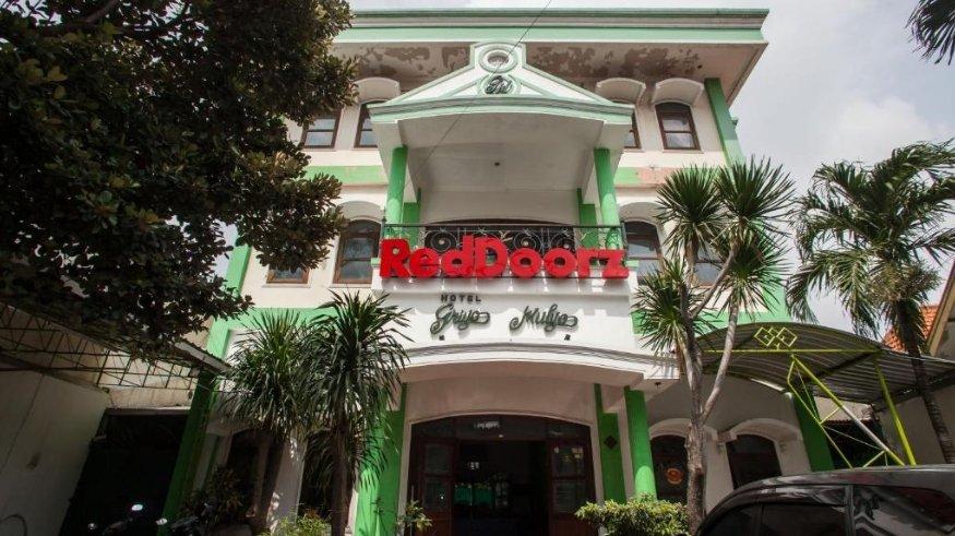 RedDoorz @ Genteng Surabaya 2.