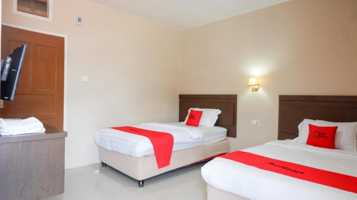 Ilustrasi tipe kamar yang ada di RedDoorz Plus @ Hotel Srikandi Kendari yang nyaman buat menginap