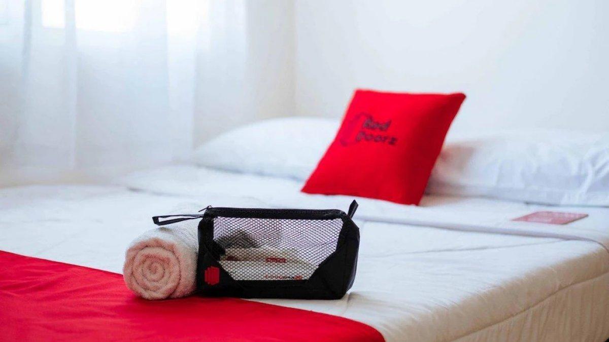 RedDoorz Plus @ Vantas Hotel Parbaba, satu hotel di Samosir Sumatera Utara buat diinapi.