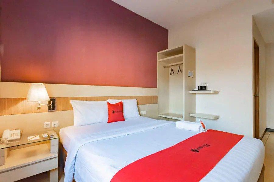 Ilustrasi tipe kamar yang ada di RedDoorz Premium near Bandung Station