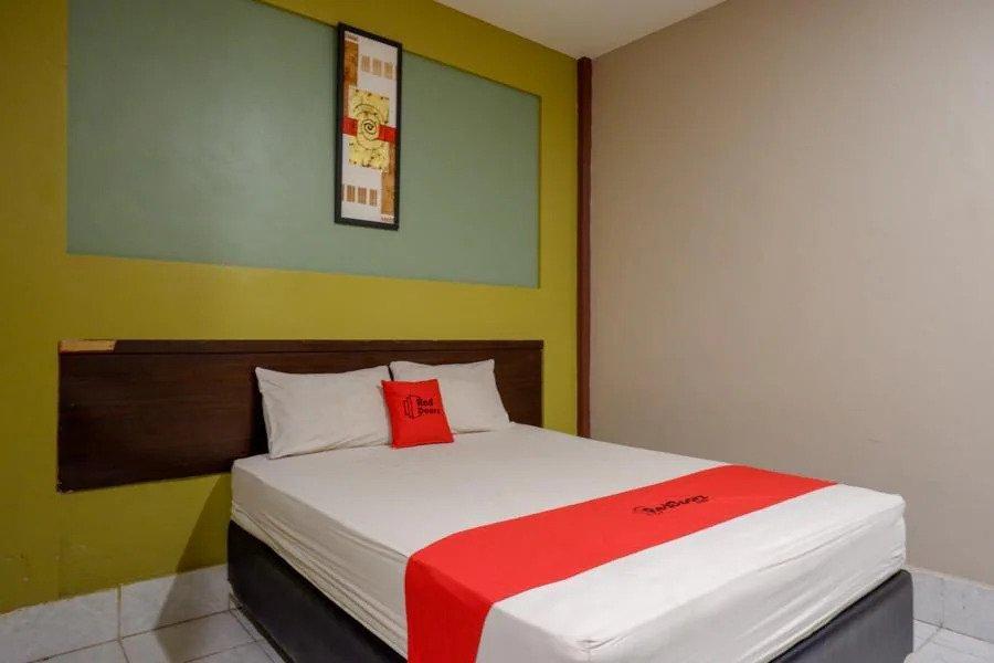 Ilustrasi tipe kamar di RedDoorz Syariah @ Hotel Wisma Indonesia Kendari