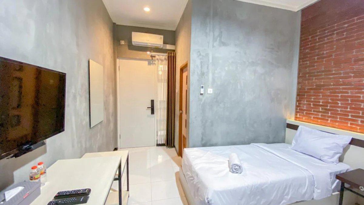 Ilustrasi tipe kamar yang ada di RedDoorz Syariah @ Mitra Guest House