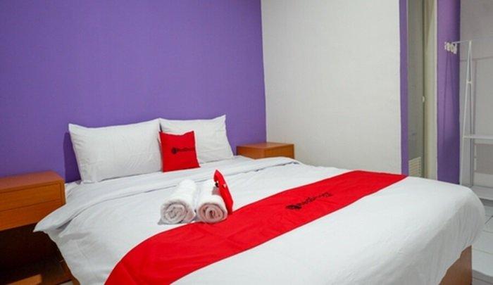 RedDoorz near Alun Alun Kaliwungu Kendal.