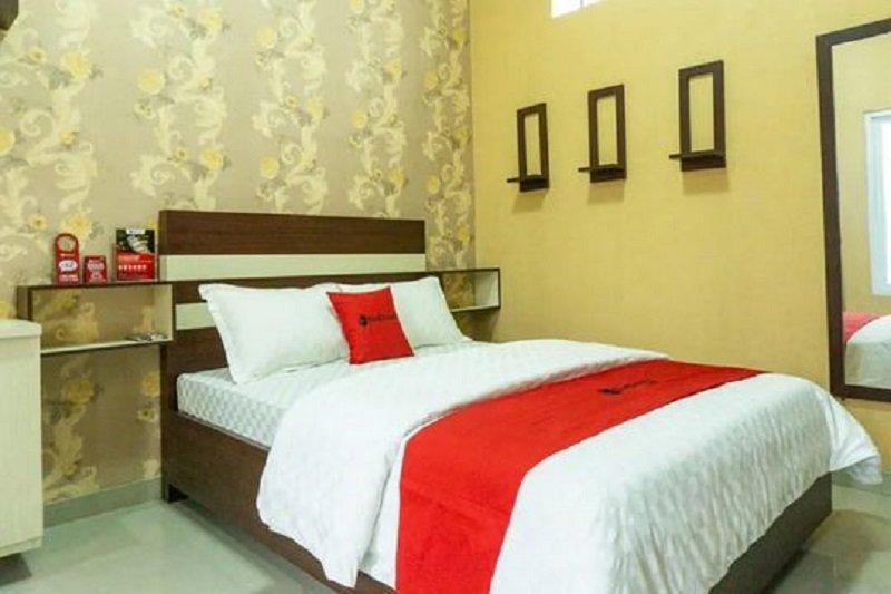 RedDoorz near Benteng Van Den Bosch, satu hotel murah di Ngawi, Jawa Timur.