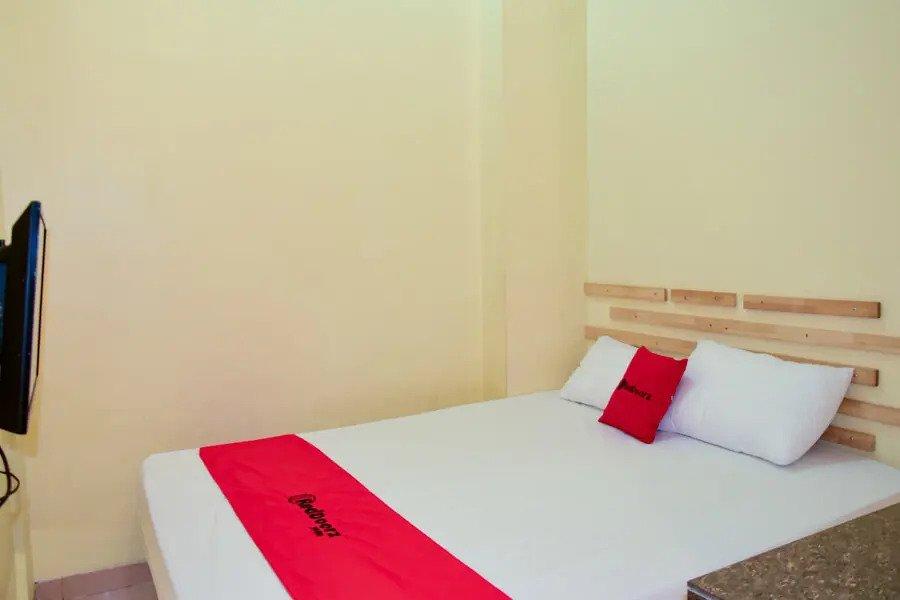 Ilustrasi tipe kamar yang ada di RedDoorz near Mangga Dua Square