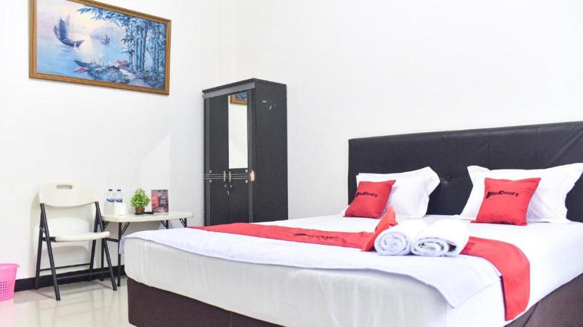Ilustrasi tipe kamar yang ada di RedDoorz near Sultan Hasanuddin Airport 2