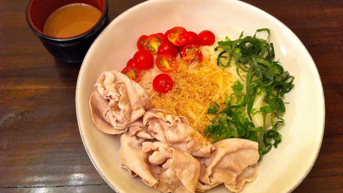 Rei-shabu, satu makanan khas musim panas yang wajib kamu coba saat liburan ke Jepang.