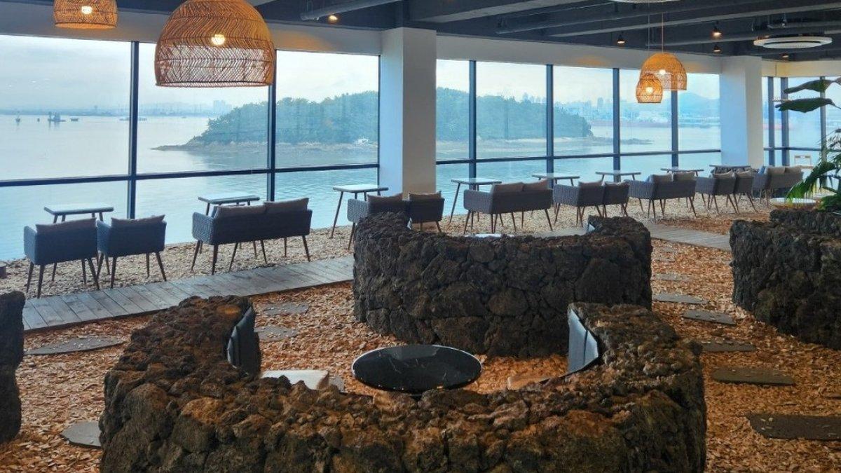 Rendejavous, satu kafe hits di Incheon Korea Selatan yang terkenal estetik dengan kuliner yang unik.
