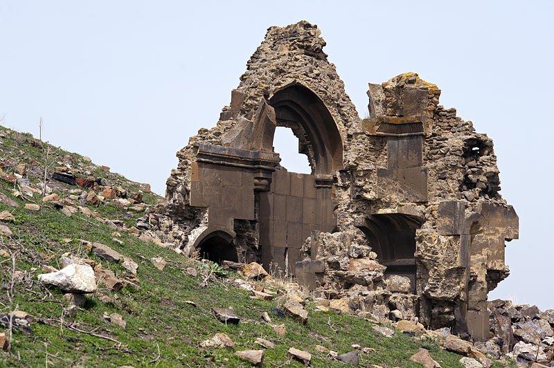 Reruntuhan Mausoleum Anak Pangeran di Benteng, Ani, Turki.