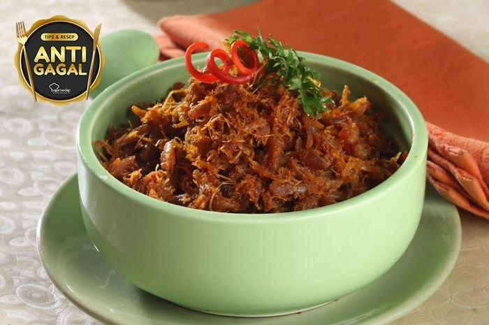 Rendang ayam suwir kering.