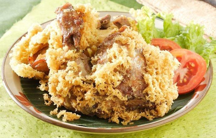 Ayam goreng kremes.
