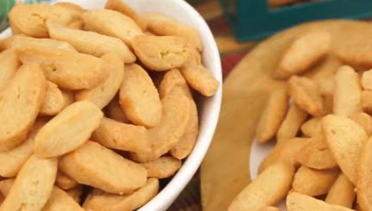 Kue biji ketapang.