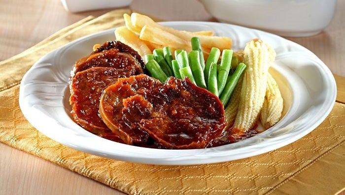Bistik lidah saus merah.