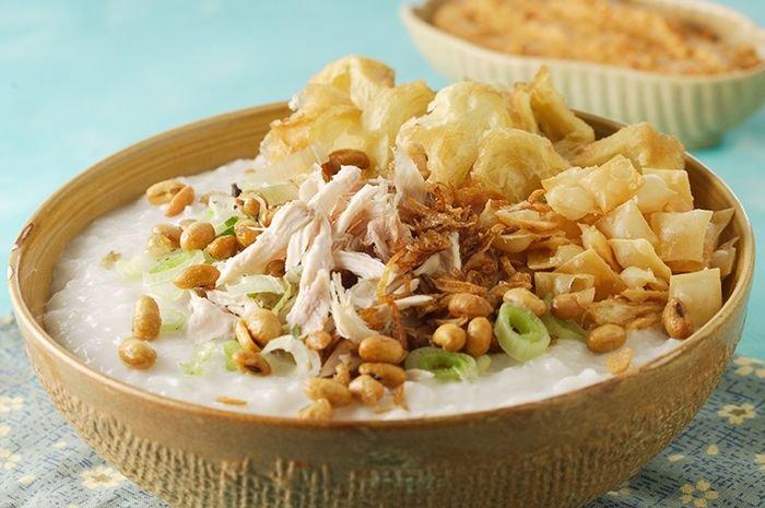 Bubur ayam, satu menu dari Bubur Spesial Batutulis, Bogor, Jawa Barat.