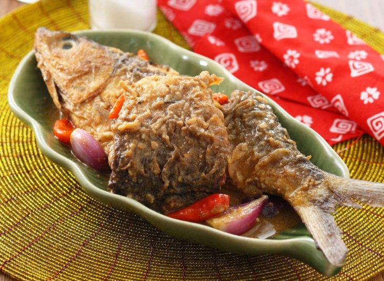 Bandeng, satu menu yang ada di Nasi Inul Hj. Siti Rochmah