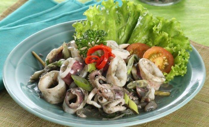Cumi masak hitam.