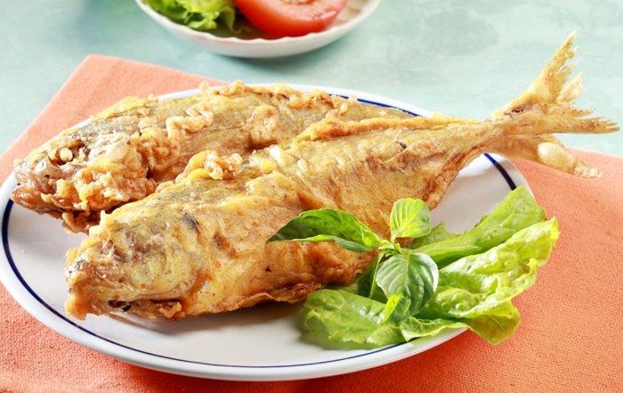 Ikan kembung goreng pedas.