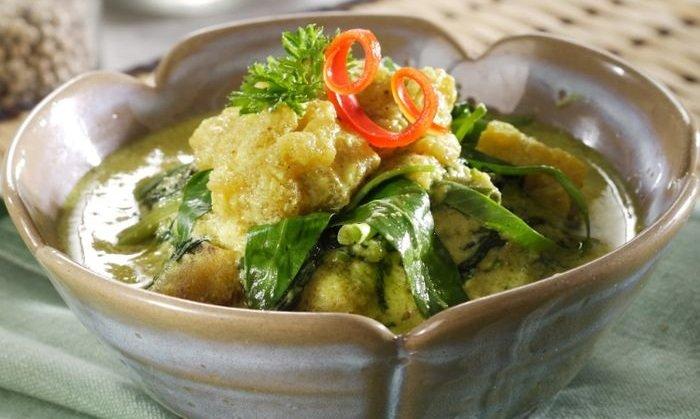Kangkung krecek bumbu opor.