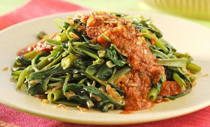 Kangkung plecing rebon.