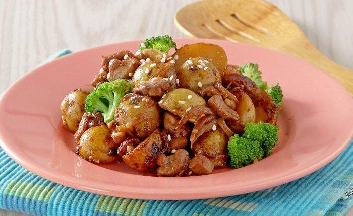 Kentang ayam tumis teriyaki.
