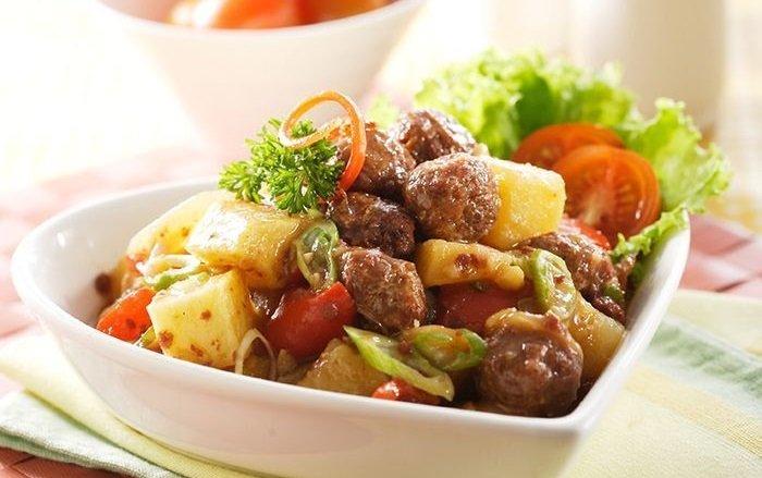 Kentang tumis kornet.