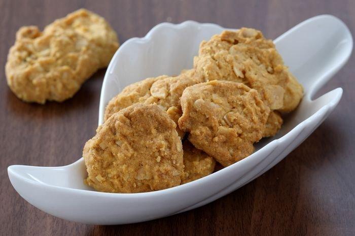 Almond cookies.