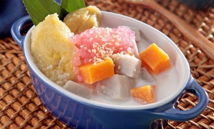 Kolak pisang saus gurih.