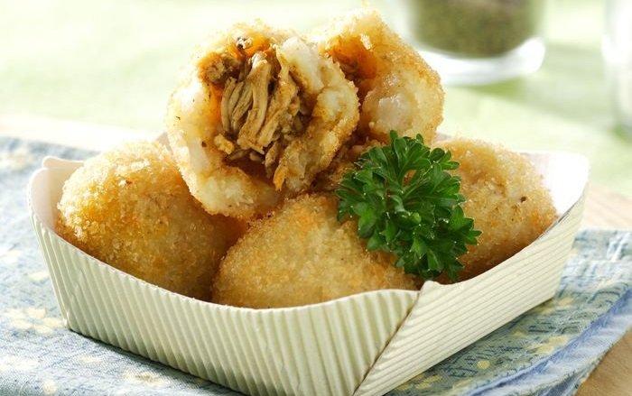 Kroket kentang bumbu rendang.
