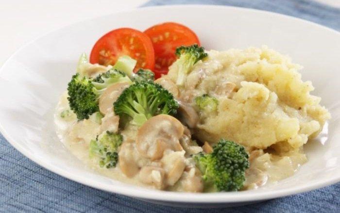 Mashed potato siram brokoli.