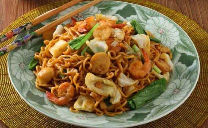 Mie goreng udang bakso.