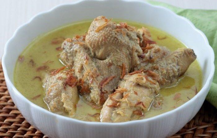 Opor ayam.
