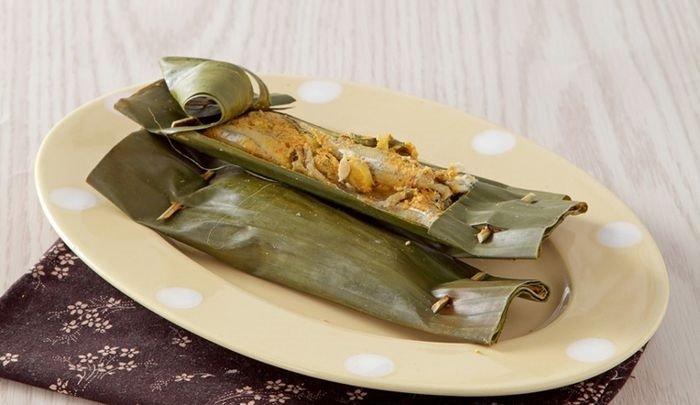 Pepes teri basah kemangi.