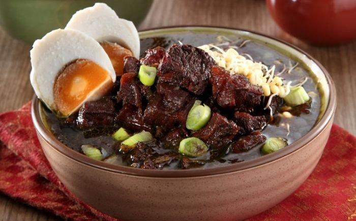 Rawon, satu menu yang bisa kamu temukan di Depot Sederhana (Gubeng Pojok)