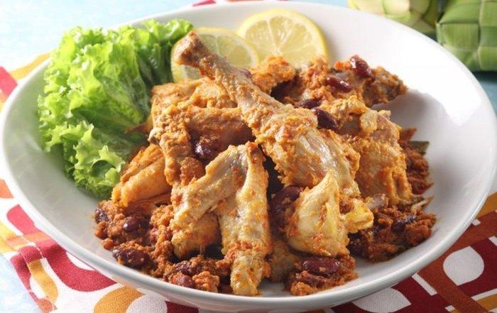 Rendang ayam kacang merah.