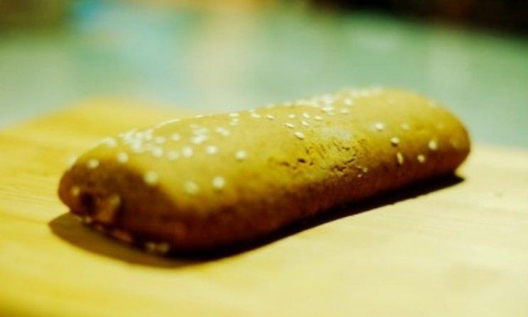 Roti gambang atau ganjel rel.