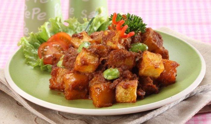 Sambal goreng.