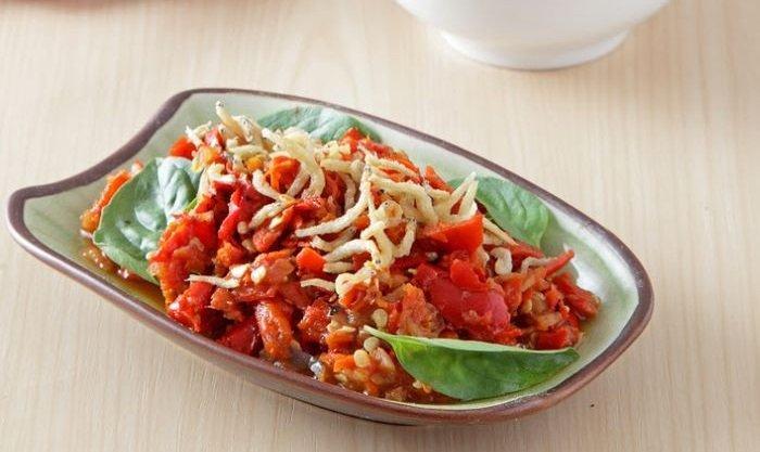 Sambal teri kemangi.
