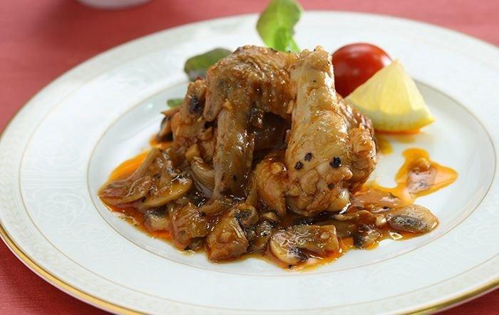 Spicy chicken wings stew.